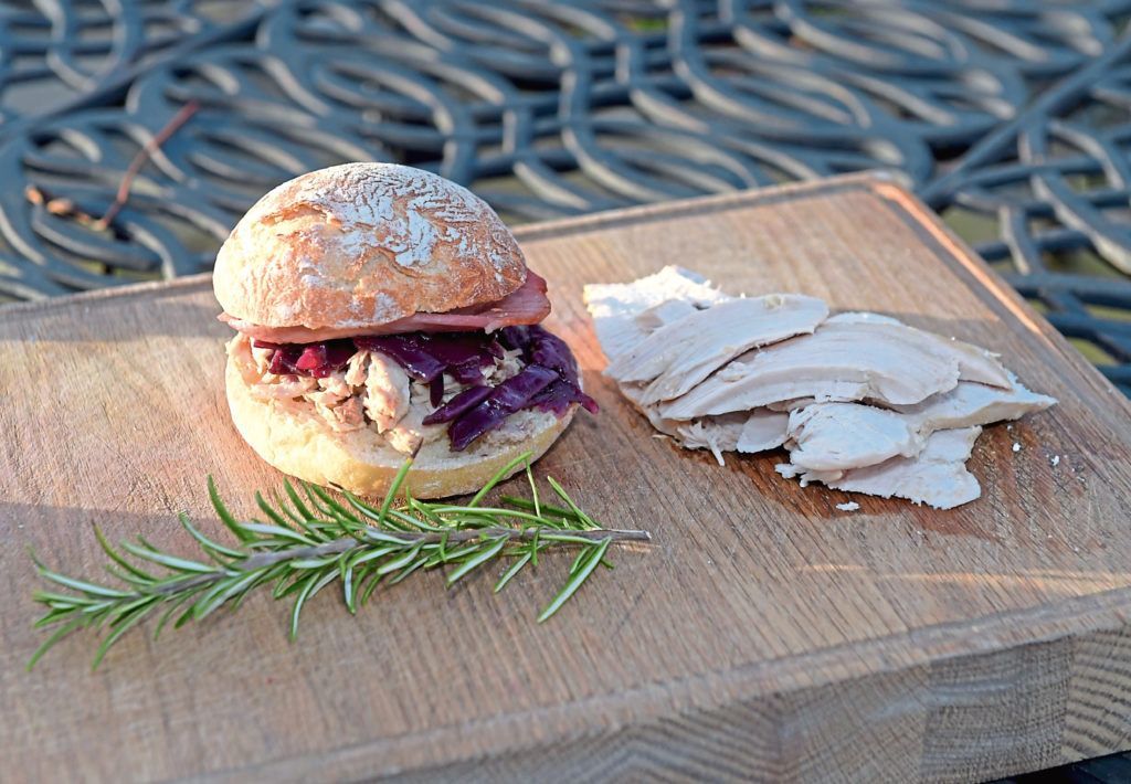 How to make Barra Bronzes pulled turkey ciabatta roll 😍
buff.ly/2Koov6G
<a href="/barra_bronzes/">Craig Michie</a>