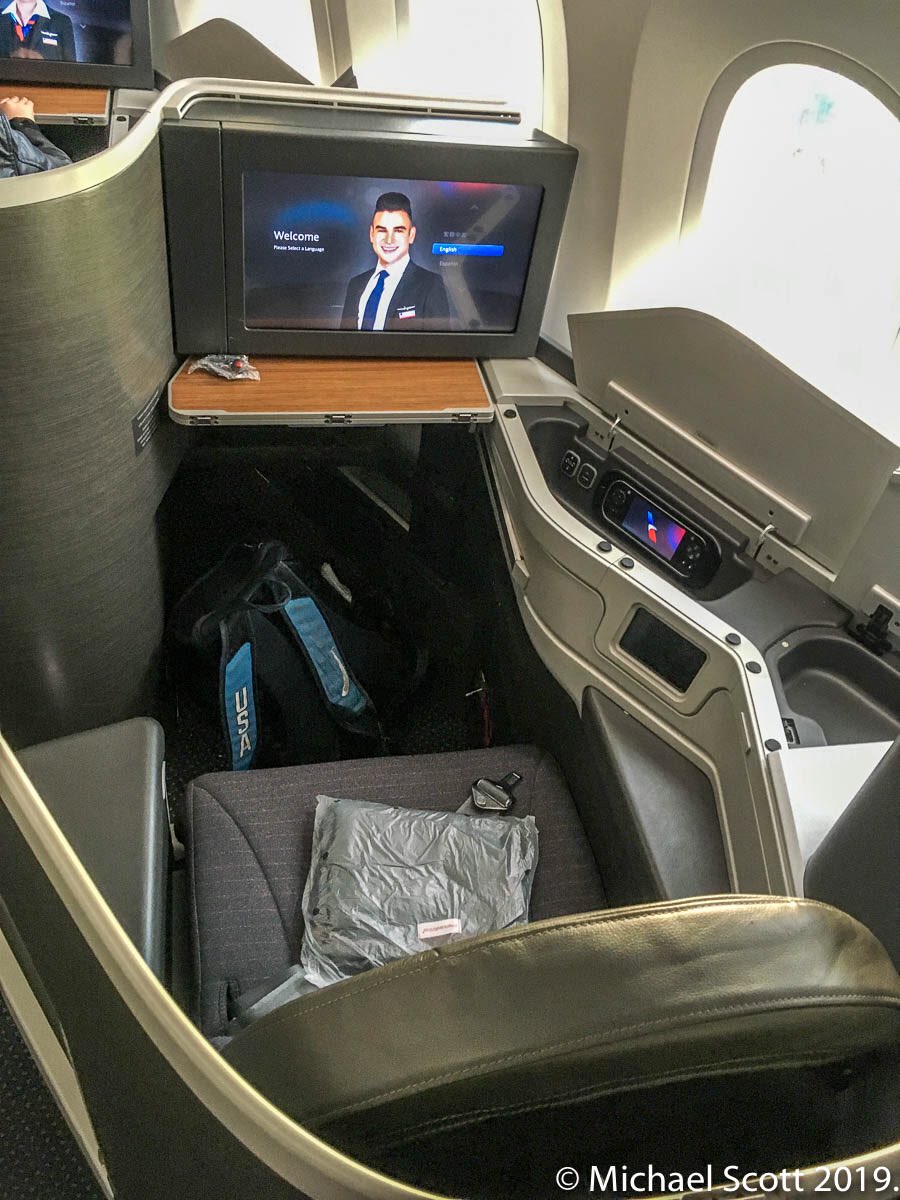 urimiscott's tweet photo. Not complaining about my seat @AmericanAir 

#LAX2DFW #787 https://t.co/FMU5oi0kwA