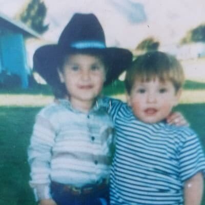 DomoInDaCutz's tweet photo. With my brother from mother my cutty guero! #thingsdontchange #familia #itsapizanothang 💯🙏🏼👦🏻🧔🏻 #10YearChallenge https://t.co/mg0tmT3v9J