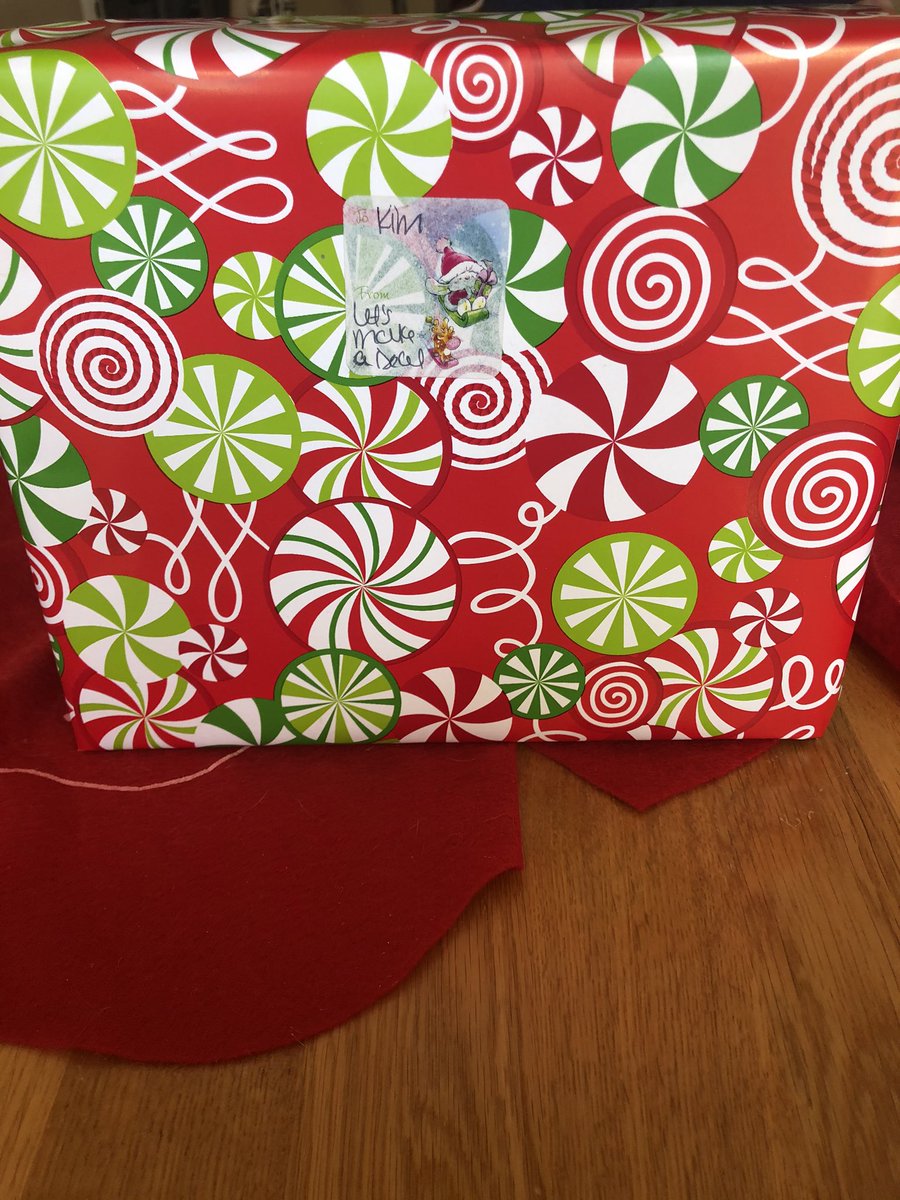 PoshyKimW's tweet photo. What a nice gift found under our tree! All audience members received an @iHome brand wireless charging Bluetooth clock radio. Also compatible with Siri & Google Home! Thank you @letsmakeadealcbs! We for sure will be back for an additional taping! #AudienceMember #GameShowTaping https://t.co/xMZkIyycZD