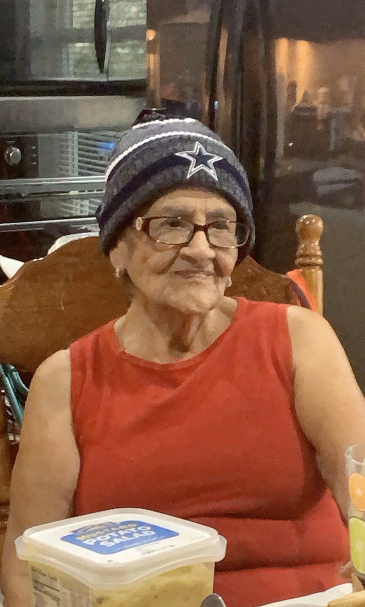 DustinReturns's tweet image. Who wore it better?
@DezBryant or my Grandma