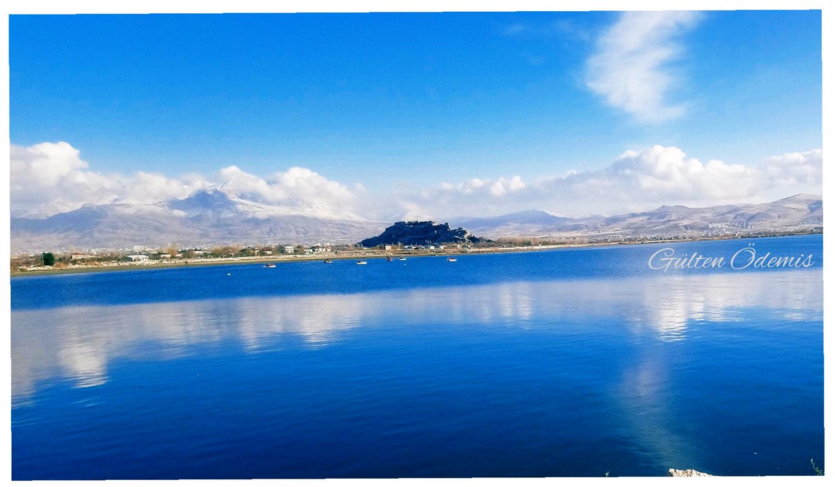 Bir başkadır benim memleketim 
Ama 
Yükünü alan kaçıyor 
#VanaSahipÇık