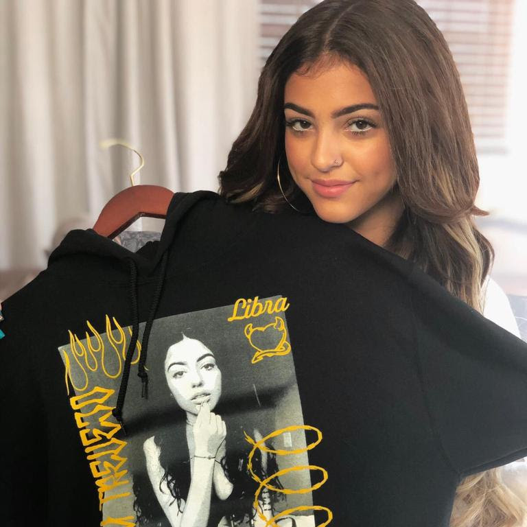 My Merch is now on sale! Don't miss out, check out the link below 💜 #MerryChristmas https://t.co/MYAzr8Vcp9 https://t.co/bp6pXODPZP