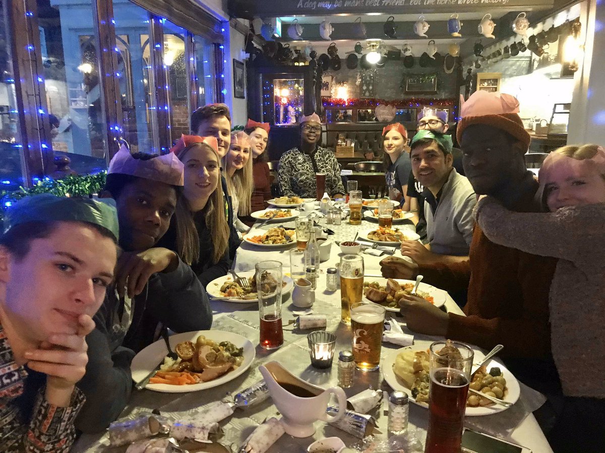 UoLVC's tweet photo. Wishing everyone a Merry Christmas and happy holidays! Enjoy feasting during the break and get ready to be active for the new year! Lots of love from UOLVC 🏐💕🎄 https://t.co/BgVM44fUbC