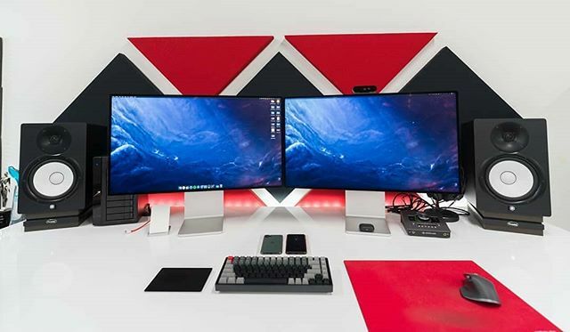 SetupWarriors's tweet photo. That's the epic setup of @mkbhd, rate it from 1 to 10! 
Tag someone who must see this ❤

Follow @setupwarriors for daily setup inspiration. 
Offical setupwarriors YouTube Channel link in bio 🤩 .
#setupwarriors #gamer #gaming #gamingpc #mechanicalkeyboards #pcmr #pcgaming #pc… https://t.co/FIWHBg7Xie