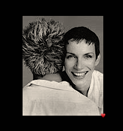 UnbesetztSynth's tweet photo. Festive und birthday salutations, Annie #Orkneyjar #AnnieLennox #AllesGuteZumGeburtstag #Engelhaft #Peace #Maungakiekie @AnnieLennox ::🌗! https://t.co/tCGNBSc491