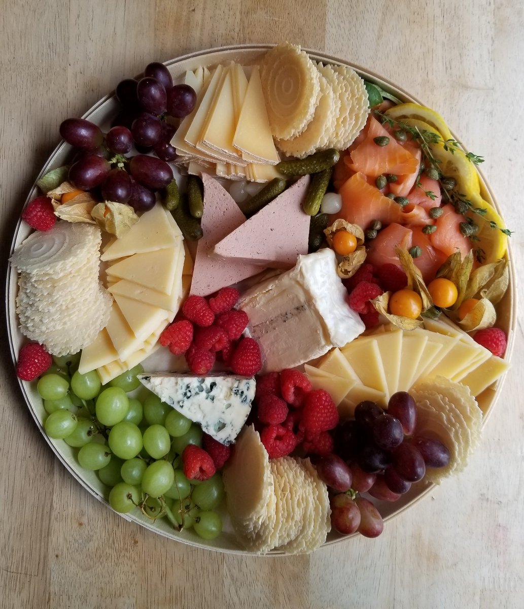 Merry Christmas to all and to all a good night! Thanks for supporting us <a href="/Taste_of_Craft/">Taste of Craft 1</a> Have a wonderful holiday. May your day be full of wine, beer, good food and those you love. #MerryCheesemas