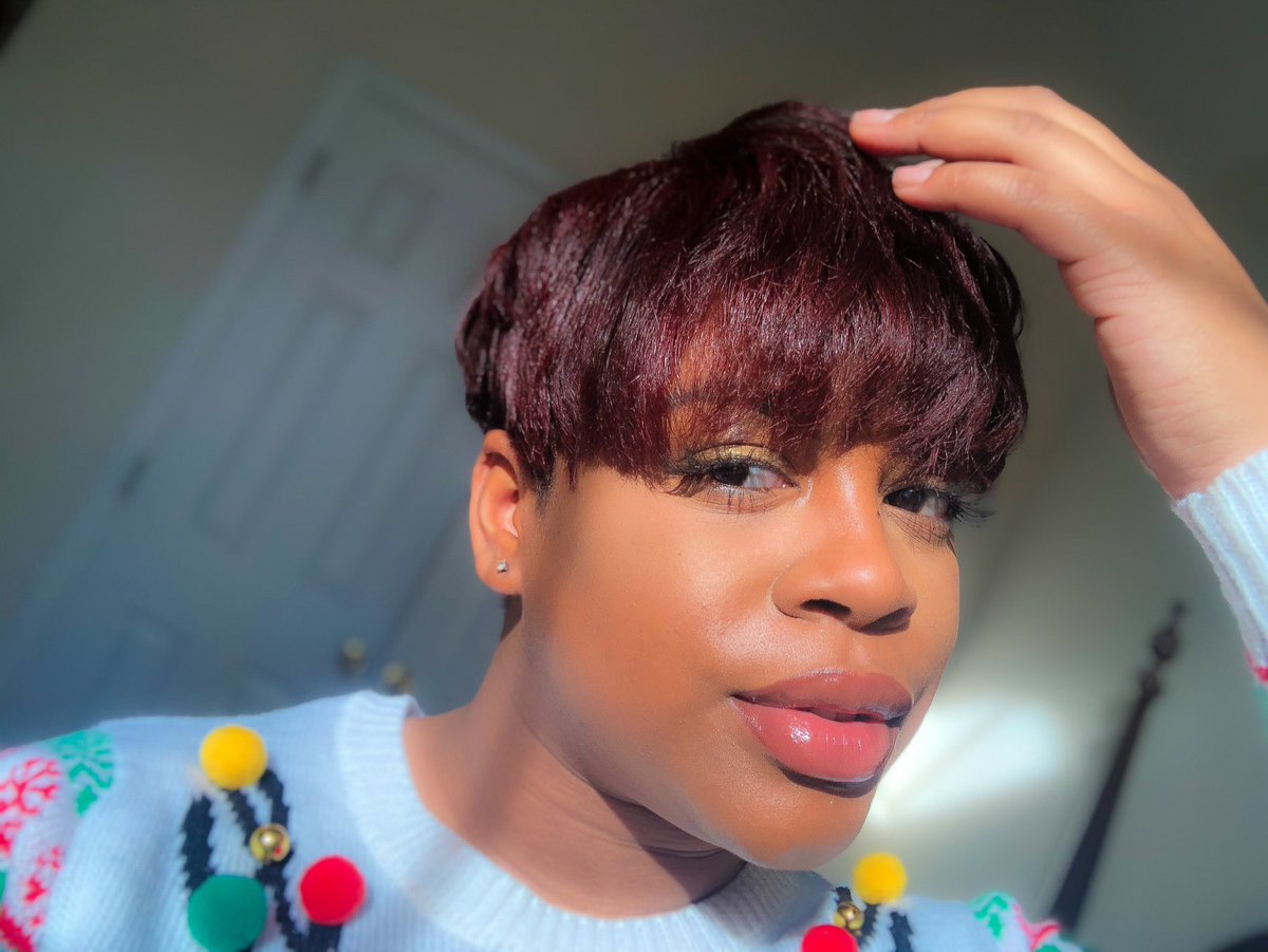 hypekitten's tweet photo. Merry Crimuhhh  🎄 #BaldBae ( sorta, kinda ) 💋 https://t.co/pPtXoRVVhL