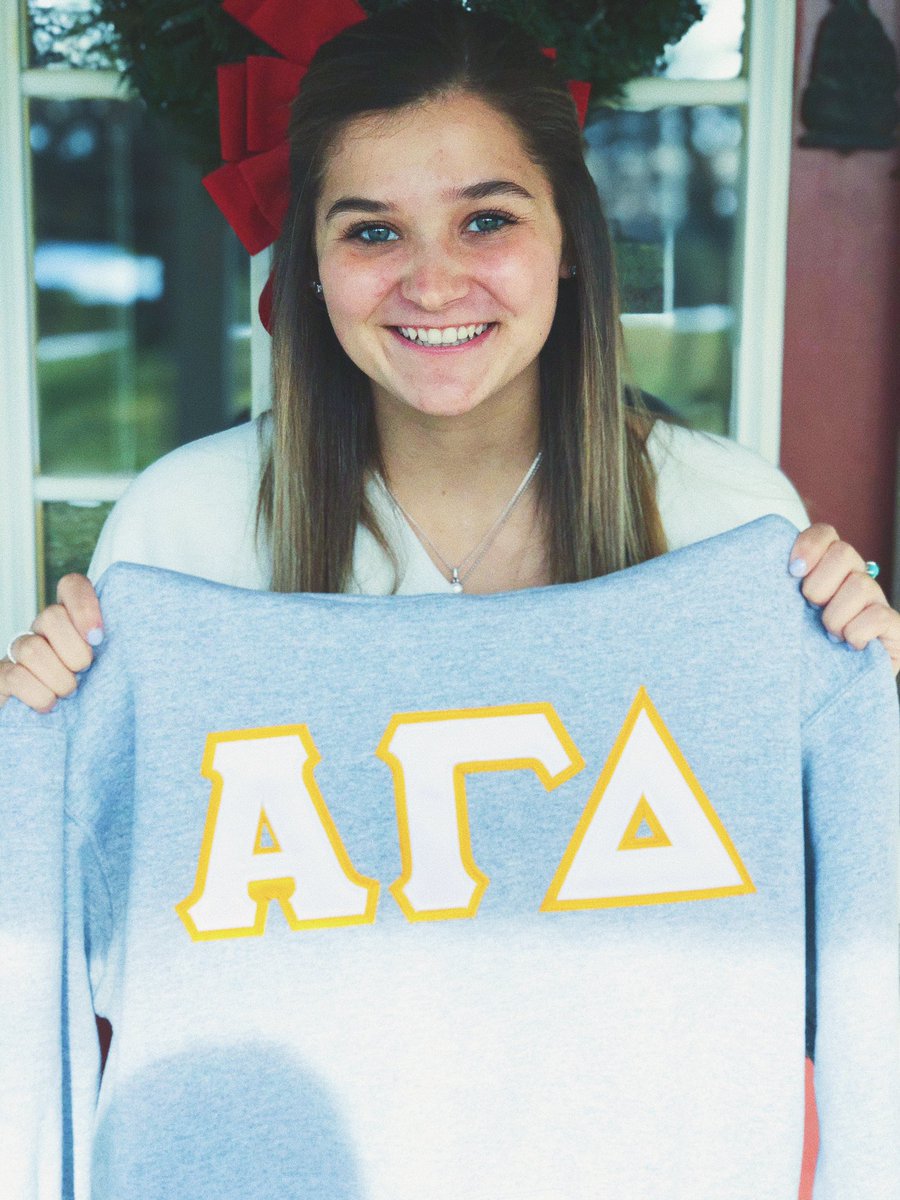 Who doesn’t love getting letters for Christmas?! 🎁 Wishing everyone a Happy Holidays &amp; a Merry Christmas from our Alpha Gam sisters to you and your families❤️💛💚