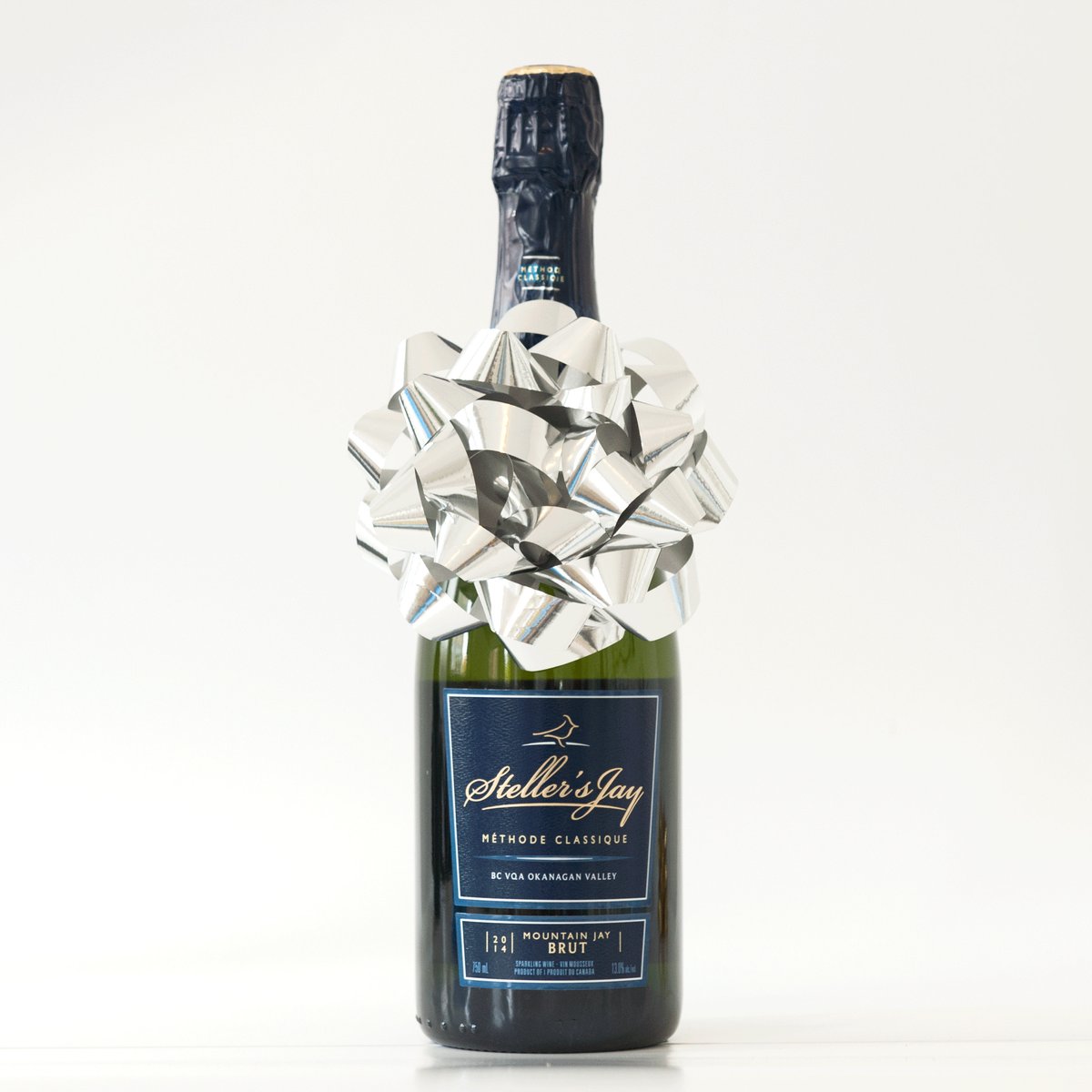 Get the party started by unwrapping a bottle of Steller’s Jay Mountain Jay Brut! 🎁