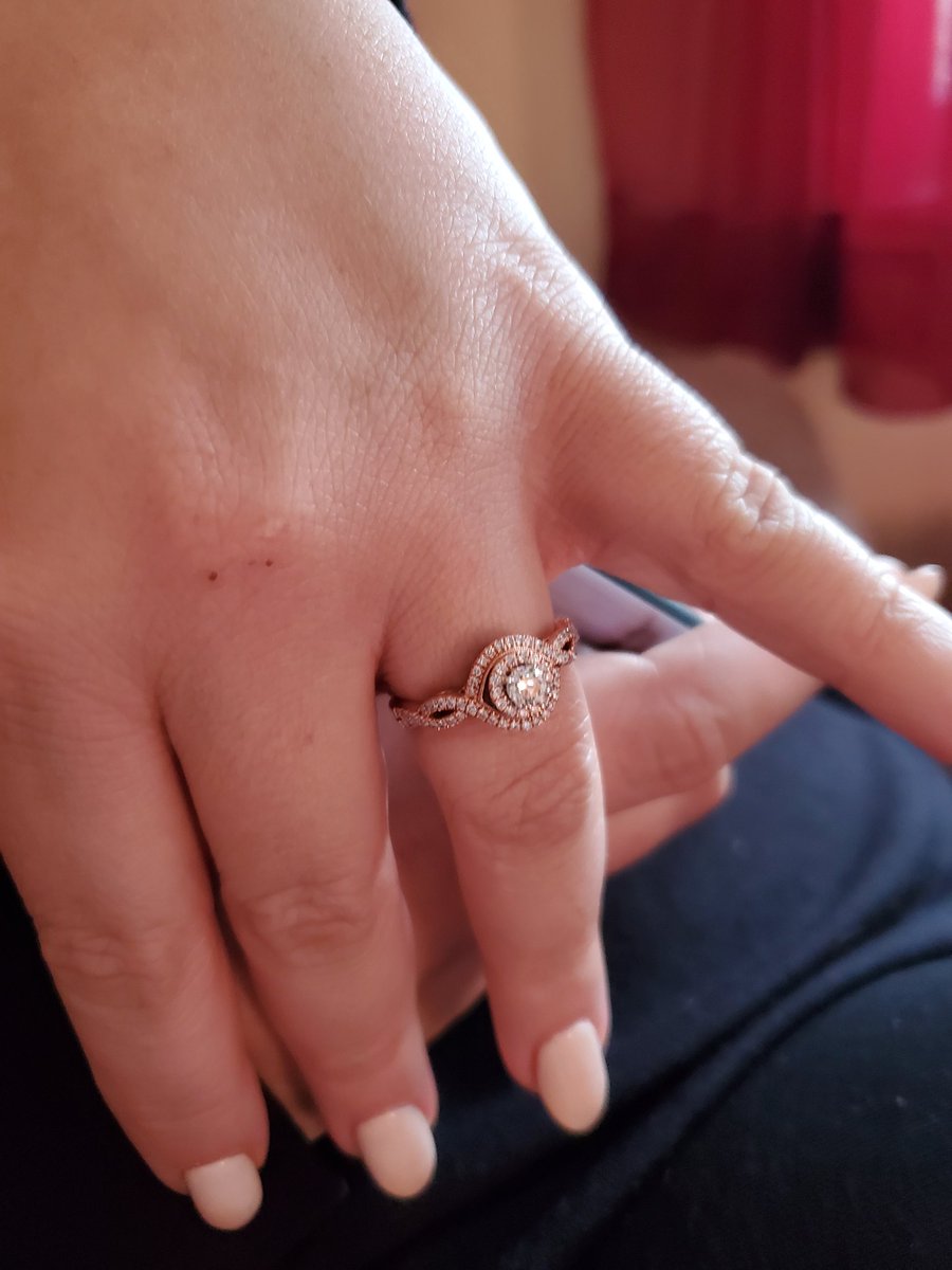 MrJaimeOrtiz's tweet photo. I'm engaged now.
#TinderWorks https://t.co/HyNxd1piwN