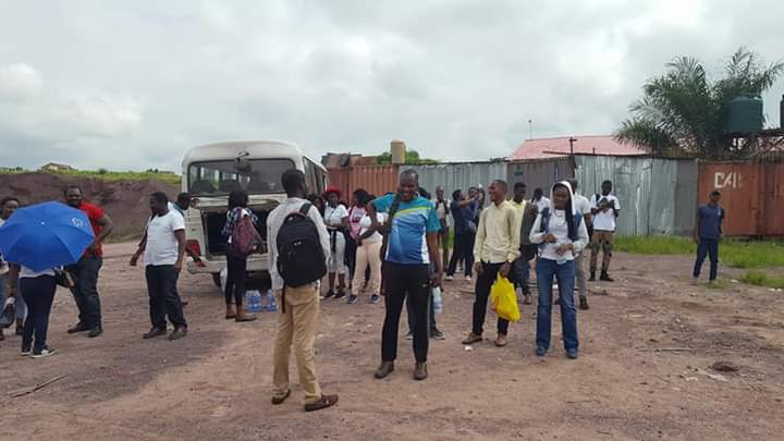 ypard_rdc's tweet photo. En route pour la #Ferme #Sanctuaire Les #Jumeaux... vers #Mitendi commune de #Mongafula #RDC. 40 jeunes se sont donnés rendez-vous pour partager leurs expériences,  apprendre de leur pair et fêter le 3 e anniversaire de @ypard_rdc avec l'appui financier de @SOSFAIM. @Bonwallon https://t.co/LhX9cqLbZF