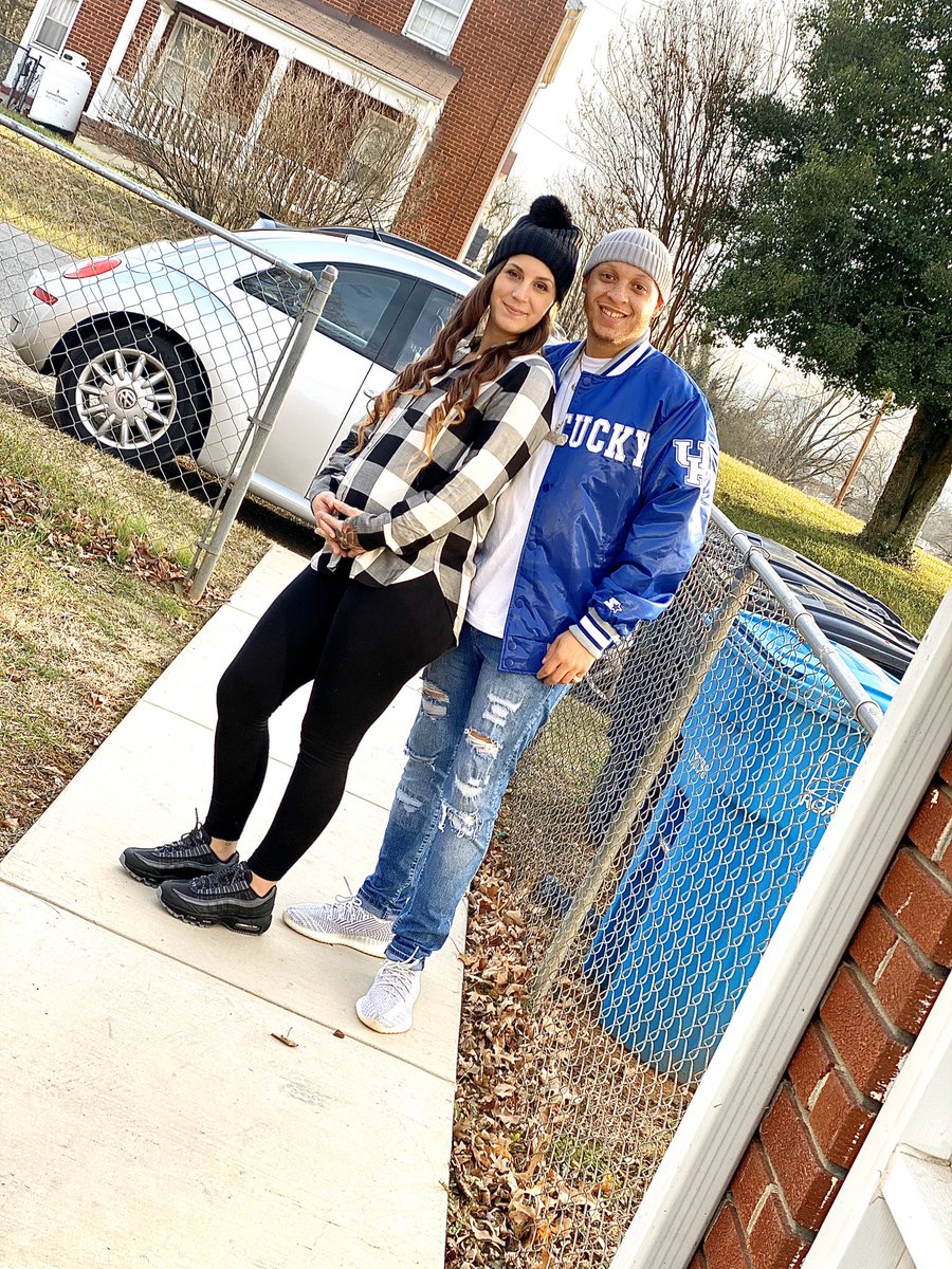 Papi_Meeks's tweet image. Our first Christmas together🎄❤️ look at that lil baby bump my son will be here next year 👶🏼❤️