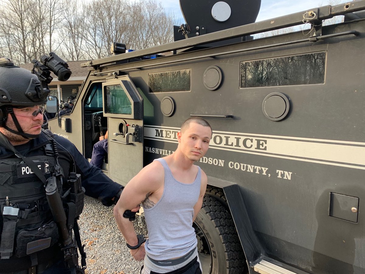 MNPDNashville's tweet image. BREAKING: Accused double murderer Michael D. Mosley just arrested in Cheatham County.  Mosley will be booked later today on 2 counts of criminal homicide and 1 count of attempted criminal homicide for Saturday morning's stabbing of 3 men, 2 fatally.