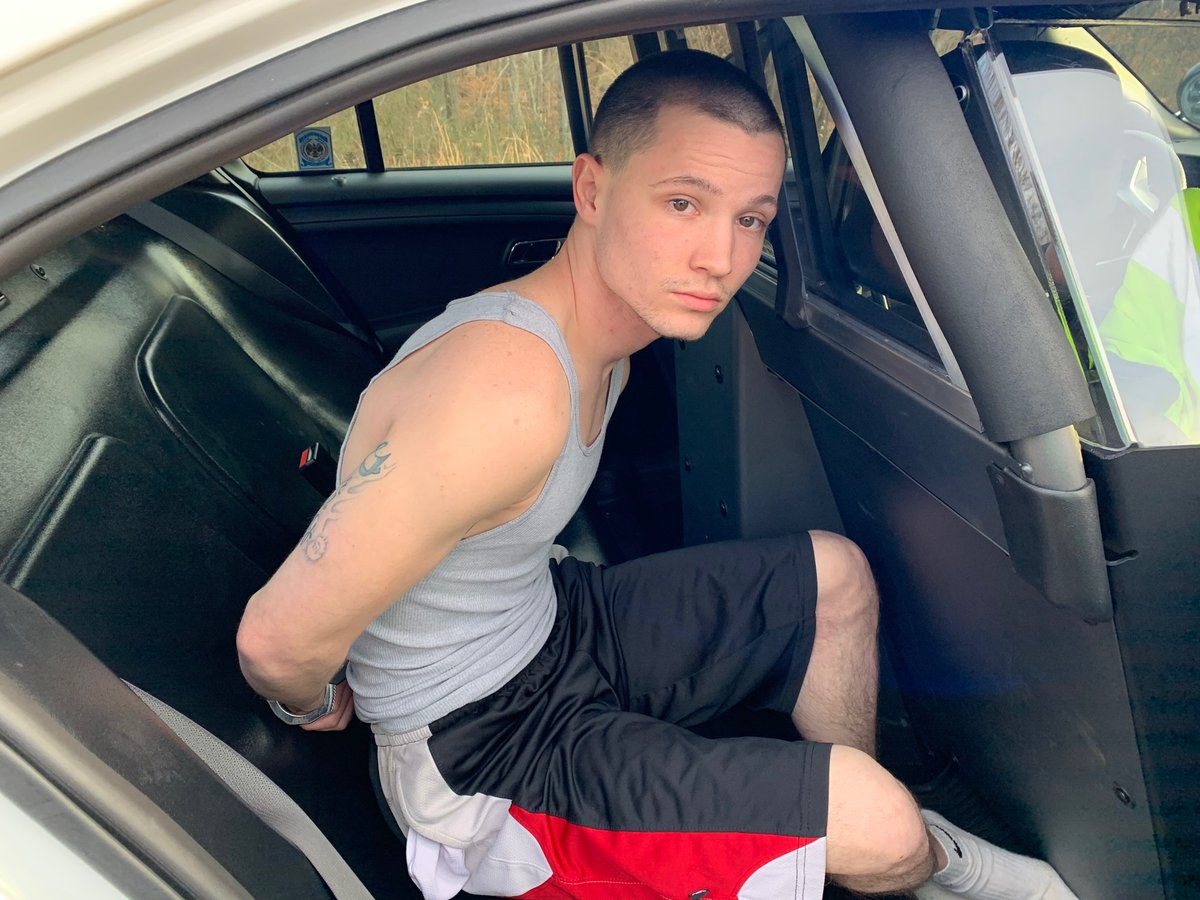 MNPDNashville's tweet image. BREAKING: Accused double murderer Michael D. Mosley just arrested in Cheatham County.  Mosley will be booked later today on 2 counts of criminal homicide and 1 count of attempted criminal homicide for Saturday morning's stabbing of 3 men, 2 fatally.