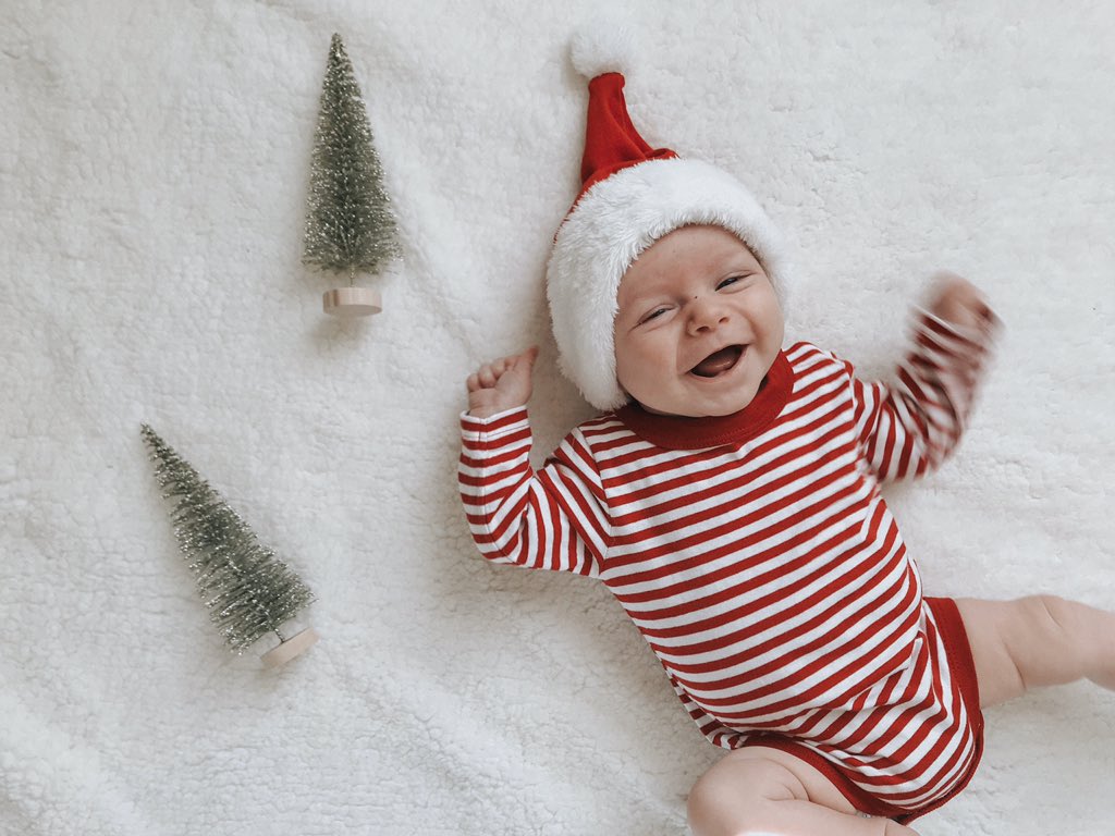 keelybrebar's tweet photo. posting these everywhere bc im OBSESSED with our santa baby 😍 https://t.co/VewWz732mI