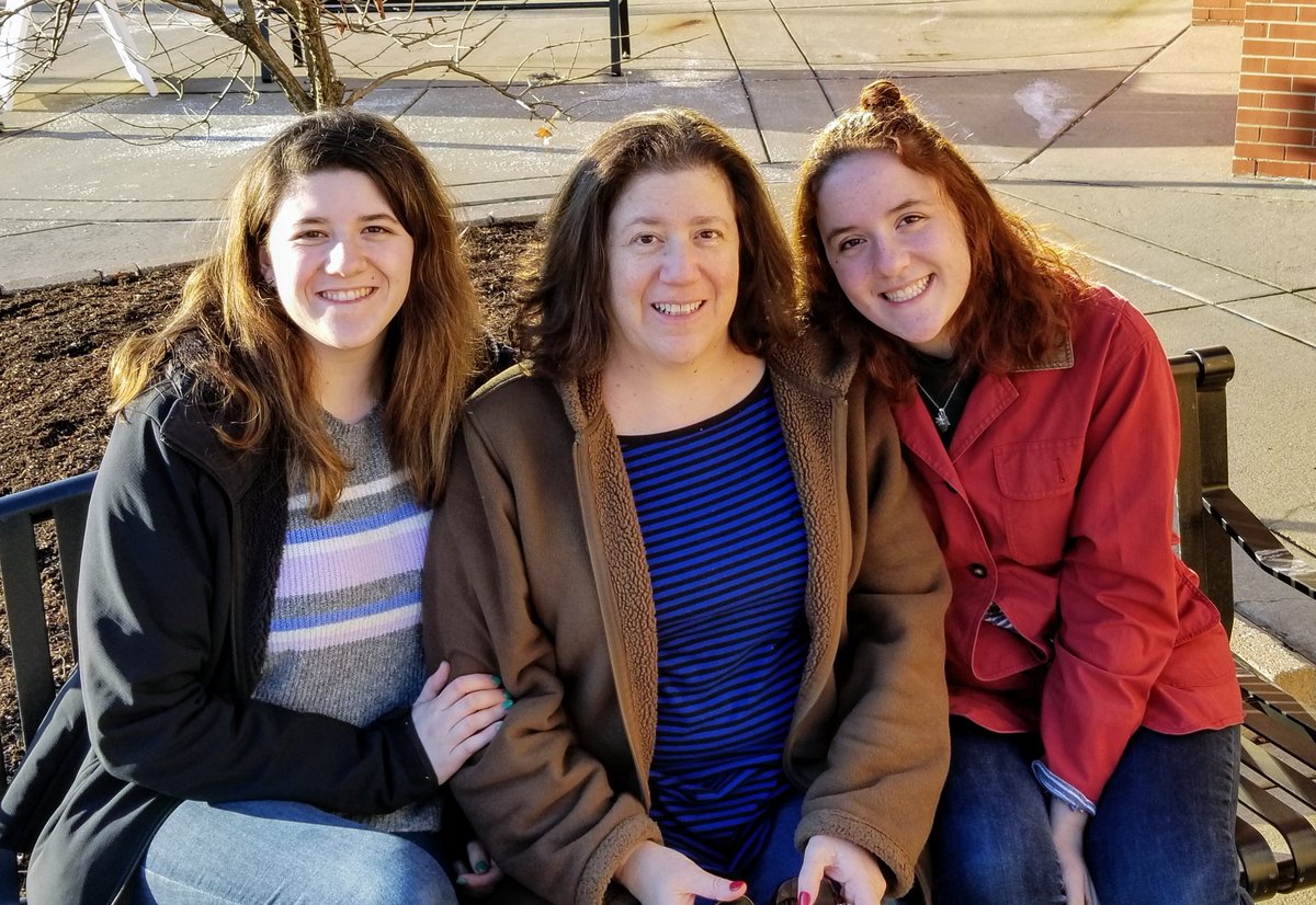 wlabovitz's tweet image. Enjoyed "Bombshell" an entertaining and well done movie about Roger Ailes and Fox News. Now on to Chinese food for dinner. #WhatJewsDo #FunChristmasDay