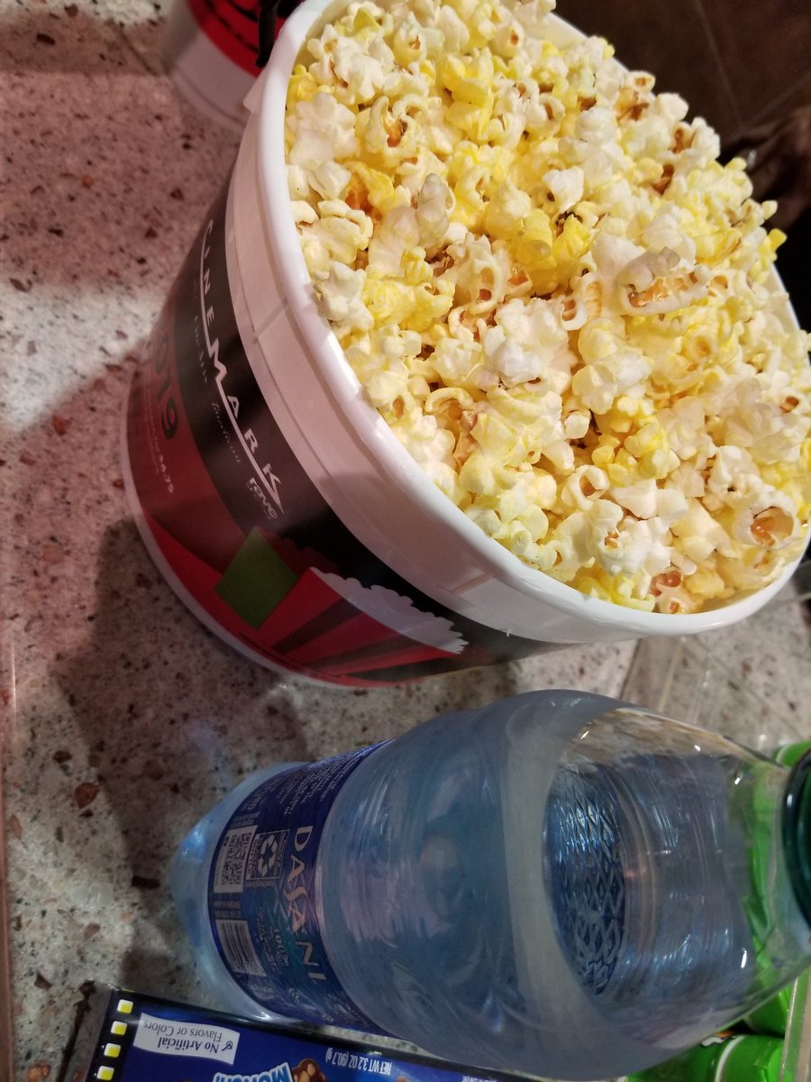 wlabovitz's tweet image. Enjoyed "Bombshell" an entertaining and well done movie about Roger Ailes and Fox News. Now on to Chinese food for dinner. #WhatJewsDo #FunChristmasDay