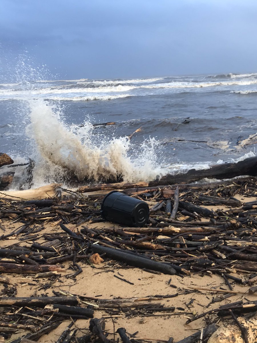 gusnfrank's tweet photo. #Kauai #kauaistorms #kauaichristmas #islandchristmas #kauaiflood #schaferchristmas #schafershitshow #melekalikimaka #islandlife #cbd605 #cbdmamas https://t.co/CbyLagpvi0