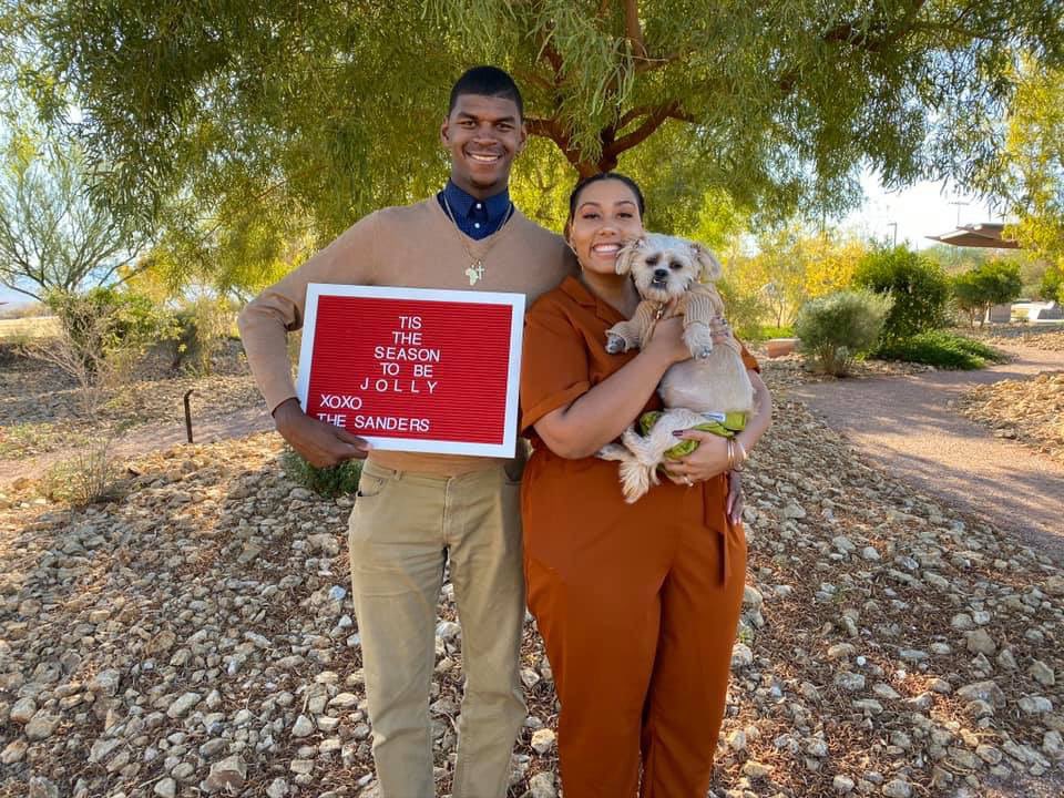 MinisterStretch's tweet photo. The Sanders (Minister. Stretch, Kendall and Piper) wish you all a Merry Christmas and a Happy Holiday. 
May God Bless You All! #JesusIsLord #MerryChristmas #TheSanders #StretchingForGreatness #ToGodBeTheGlory https://t.co/F4BqtnoRMN