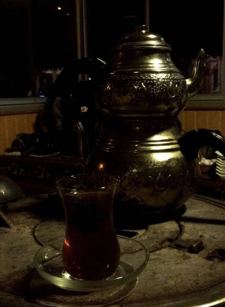 Bir çay yetiyor bu çağdan soyutlanmaya. 🌙