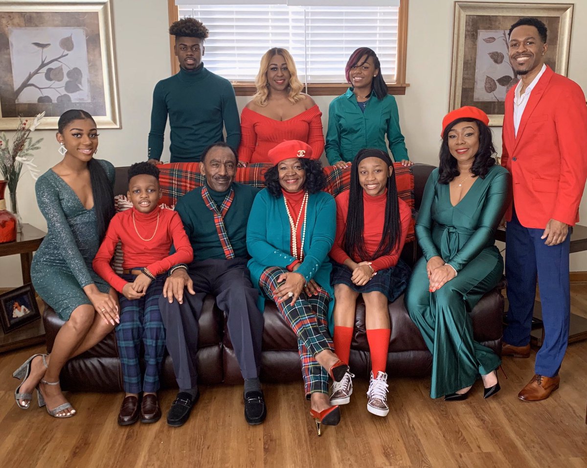 christiannsings's tweet photo. Merry Christmas from my family to yours! ❤️ #ThePatricks https://t.co/M5Pw0nJuva