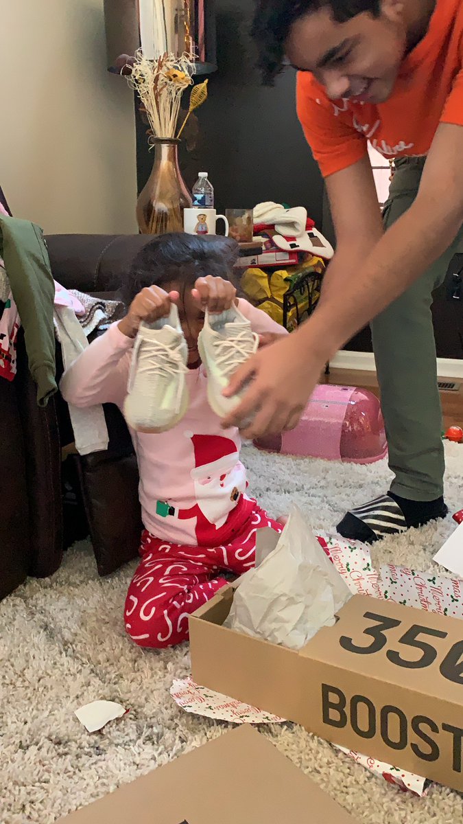 TheTradingNinja's tweet photo. Sheβs spoiled and happy her Tio got her them π₯π₯π₯π₯π₯ππΎππΎππΎ #adidas #350boost #xmas https://t.co/s4GxUxwubW