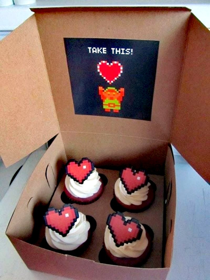 CallWendyGirl's tweet photo. @RepeatTheDeath @ElGordoHijoPuta ~ Los paquetes constaban uno de ellos, cuatro cupcakes de Zelda y otro, 100 razones de por qué le amaba. ÷

Ten, esto parece que es para ti.

÷ Volteó hacia su amado. ÷ https://t.co/HlbMUoPtJ0