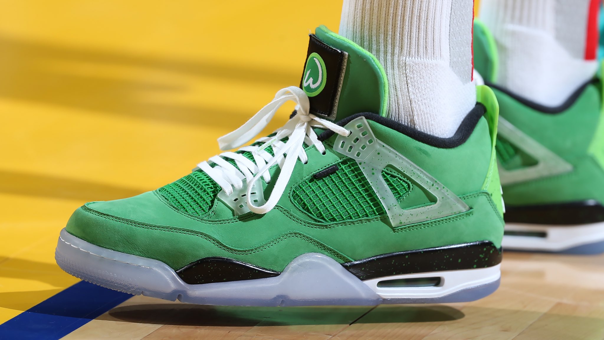 jordan 4 retro wahlburgers