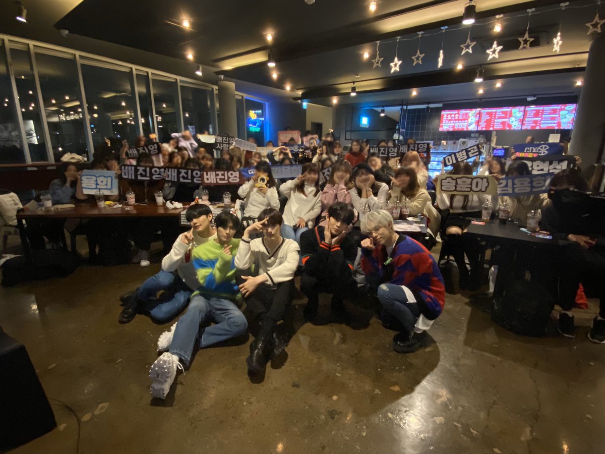 baejeenyoung's tweet photo. Good morning, FIX. Thank you for spending the Christmas with us yesterday. I feel incredibly happy because it’s our first Christmas together. ㅎㅎ Let’s meet again on the next Christmas, FIX! Love you all. 🎄☃️❤️💚 https://t.co/Bk8clA0IF4
