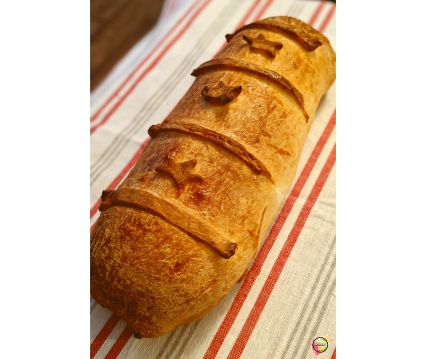 AllisBakery's tweet photo. Ham Bread (Adapted from my mom's recipe)
#cake #cakeart #artcake #cupcakes #sweets #desserts #bakery #bread #home #family  #friends #ChristmasMorning #MerryChristmasEveryone #yegcakes #yegfood #yeglocal #weareyeg #Yeg #edmontonfood #exploreedmonton #photography #art #allisbakery https://t.co/XIY3whZba7