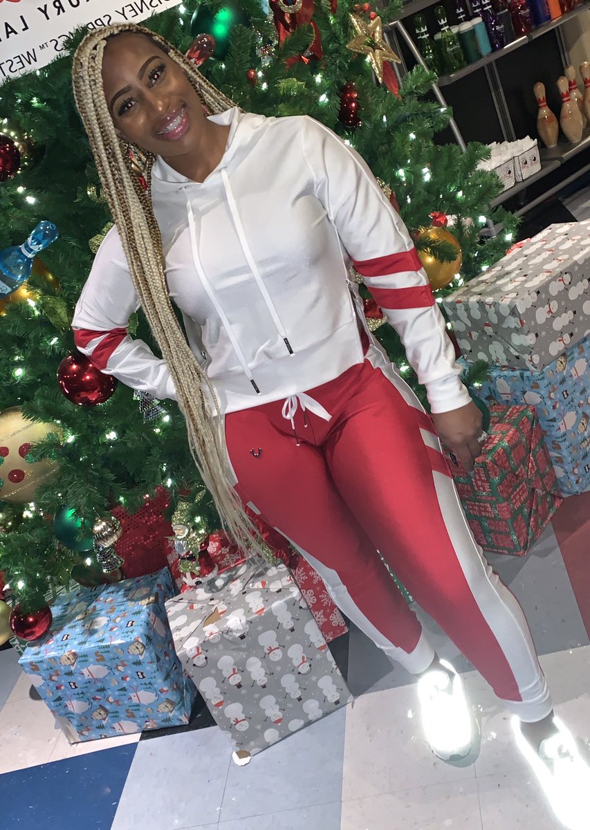 BadderrthanMJ's tweet photo. Merry Christmas 🎄🍾🎉 #naughtyornice #bracefacechronicles https://t.co/jxGIjYRhk3