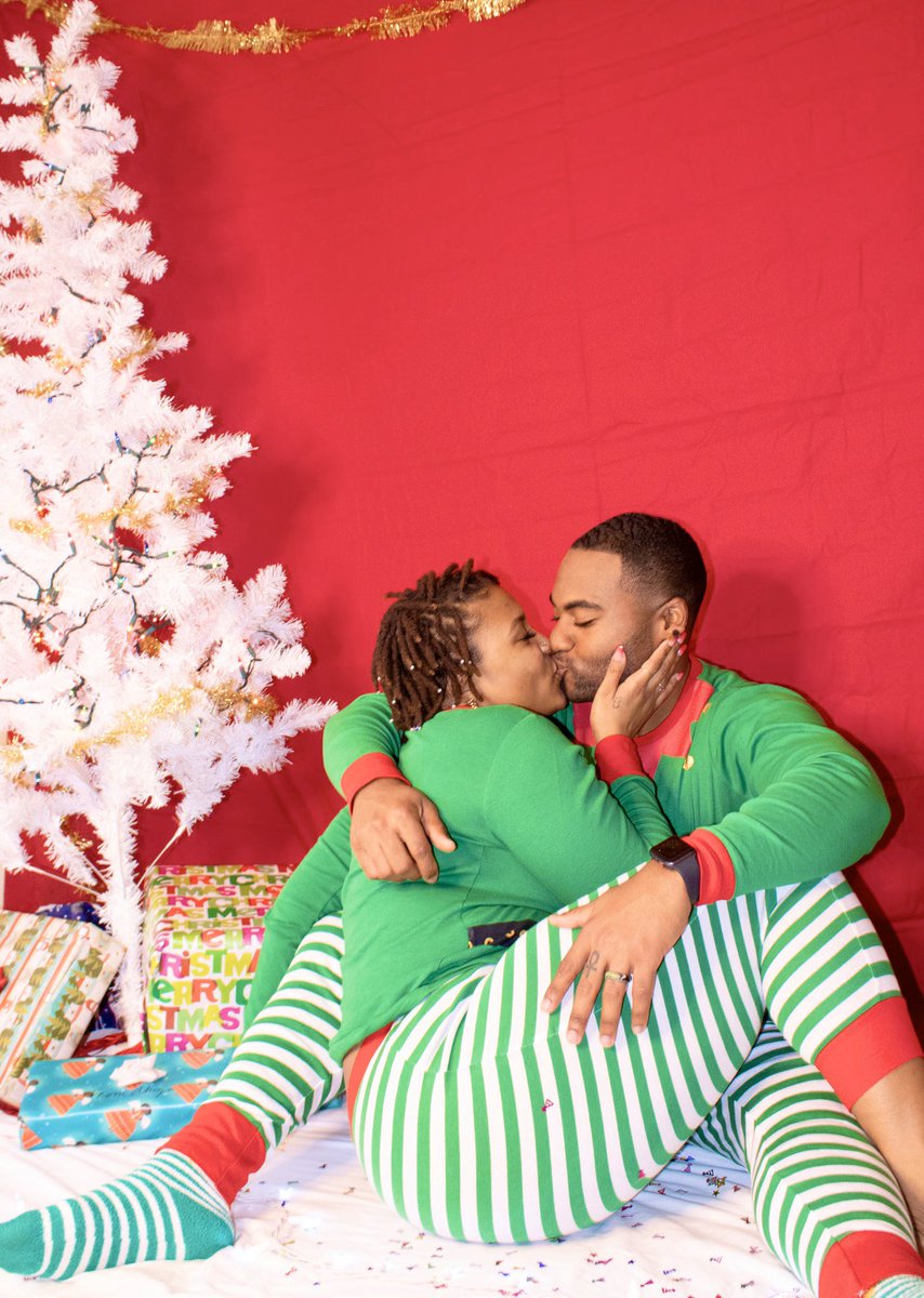 NettaDominique's tweet photo. A late Merry Christmas from my family to yours! 🎄🤍 https://t.co/5lcL4jqzAU