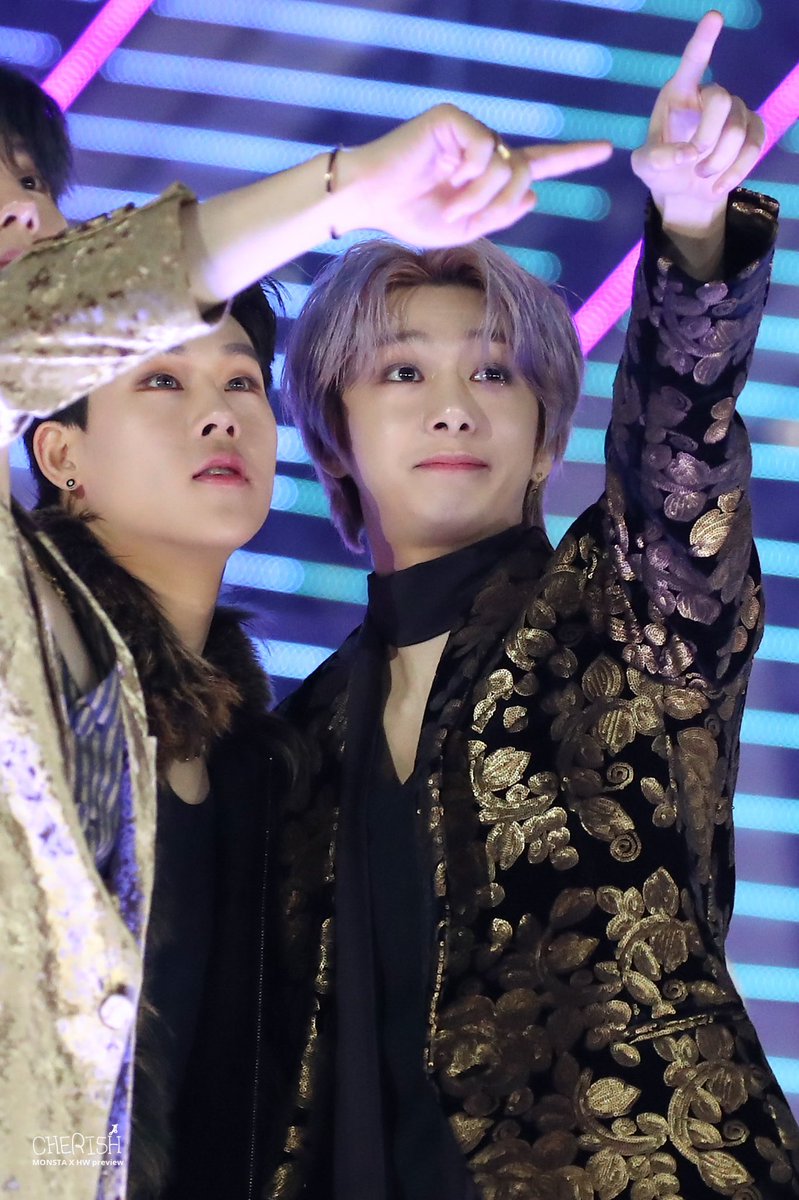 CHAERISH_HW's tweet photo. 191225 가요대전
#형원 #HYUNGWON #몬스타엑스 @OfficialMonstaX https://t.co/EeMkysnHZg