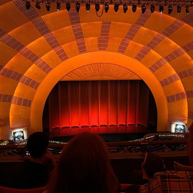 RoyalPartington's tweet photo. #Rockettes on deck. #royalpartingtons #christmasspectacular #radiocitymusichall https://t.co/UOlSwRLB2K https://t.co/BPmg1LBSUI