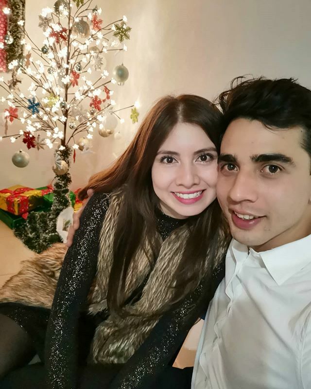 CALKARYLOVE's tweet photo. Navidad 2019!! Nuestra primera como esposos!! Te Amo mi amor! https://t.co/EnaXY5reM7 https://t.co/9v2ZVzgql6