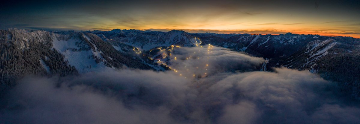 StevensPass's tweet photo. Merry Christmas to all and to all a good night...full of skiing and riding. Sunsets at Stevens are magical, but the magic doesn't stop there. You can play under the lights until 10pm! Do yourself a favor and give it a whirl. Photo: 12-25-19 #stevenspassion https://t.co/79dBYk8PKm