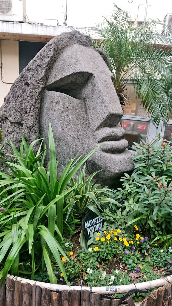 SAKU_MIJ's tweet photo. "What is the famous statue in Shibuya?"
If you were asked like this, many would answer "HACHIKO🐕". But if you say "MOYAI🗿", you are Shibuya mania‼️😉

#Japan #Shibuya #Hachiko #Moyai #famousstatue https://t.co/zzrsrZrvZH