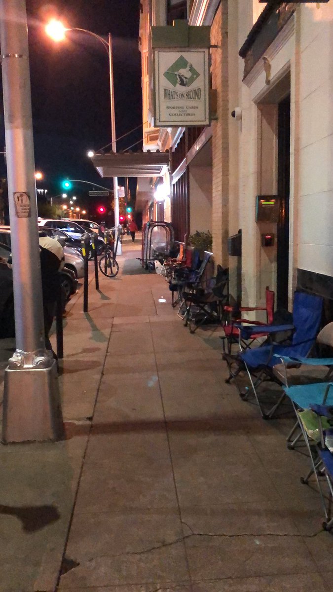 WashedLobos's tweet image. We out here for ray guns. Boutta eat this shit up 😤😤