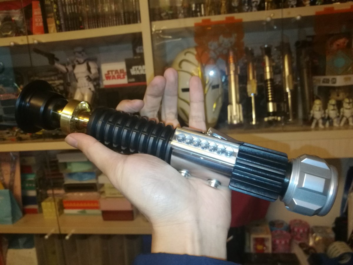 CarterZhang1's tweet photo. Just got UW Obi EP4 saber with UW saber core. A very nice piece of art. Happy new year.
#starwars #starwarstoys #starwarsnerd #starwarsfandom #lightsaber #customlightsabers https://t.co/4eGs9fHJje