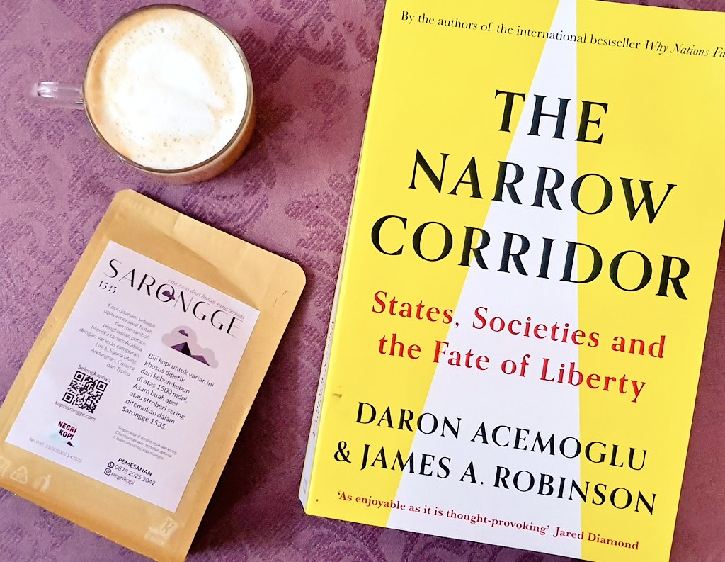 Baca "The Narrow Corridor" ditemani Kopi Sarongge 1535 yang fruity. Kawan <a href="/toscasantoso/">santoso</a> bertahun-tahun membujuk warga berhenti merambah hutan Sarongge Gunung Pangrango. Dengan tekun mengajari mereka menanam kopi. Usahanya berbuah kopi enak dan hutan paru-paru Jakarta terjaga.