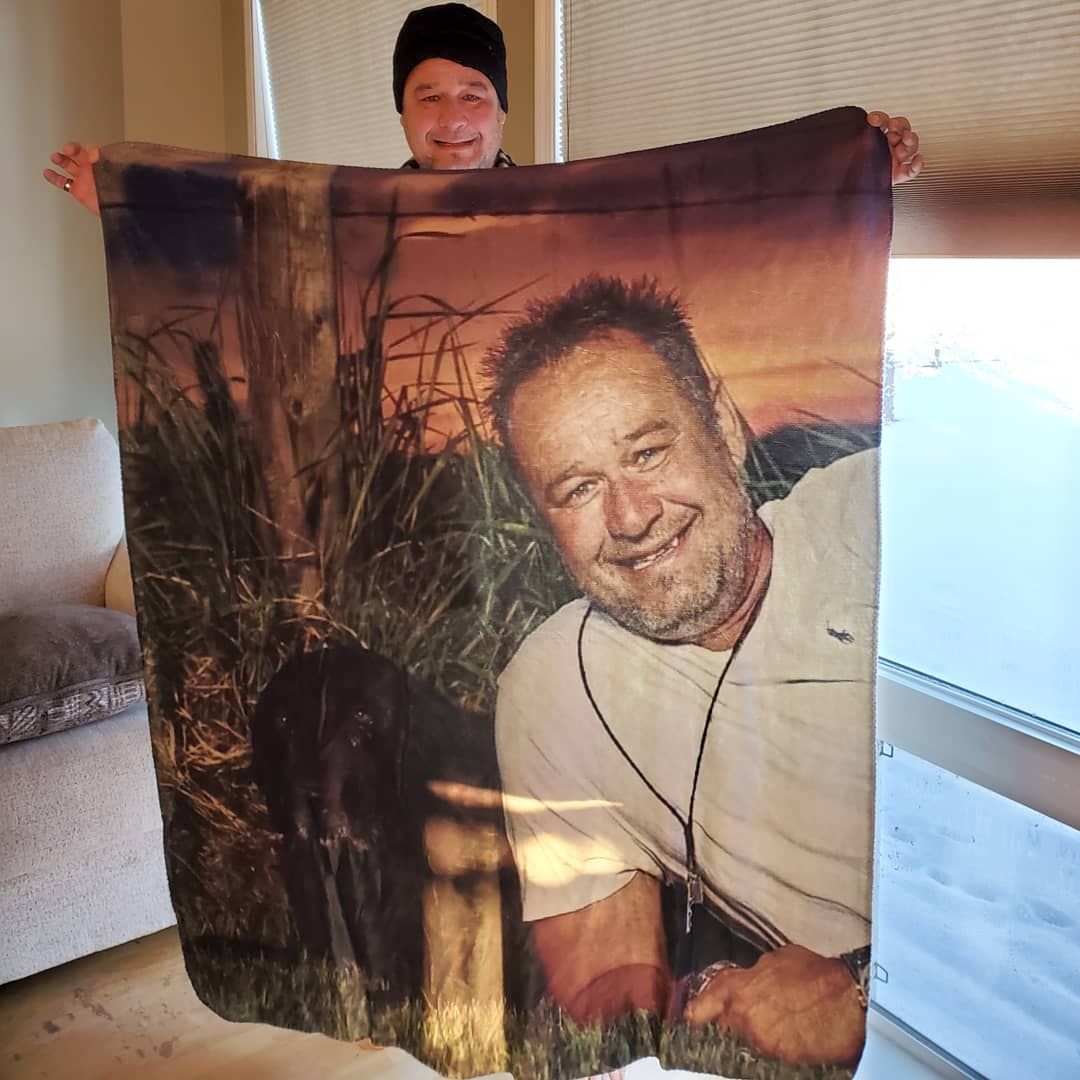 haner22's tweet photo. Coolest blanket ever,my best freind,#ripbauer #merryxmas https://t.co/upXV7eV8rU