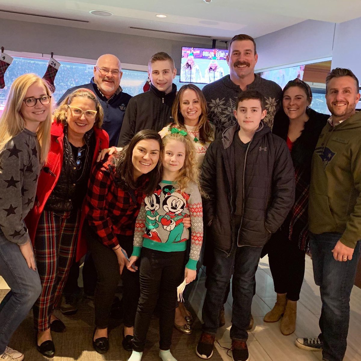 LightFoundation's tweet photo. Merry Christmas from the Light Foundation! ๐โค๏ธ๐๐๐
.
.
.
#MattLightFoundation #LightFoundation #BoardMembers #FamilyAndFriends #GilletteStadium #newenglandpatriots #PatriotsAlumni #christmas #Holidays #Foxboro https://t.co/tso5DhUFEa