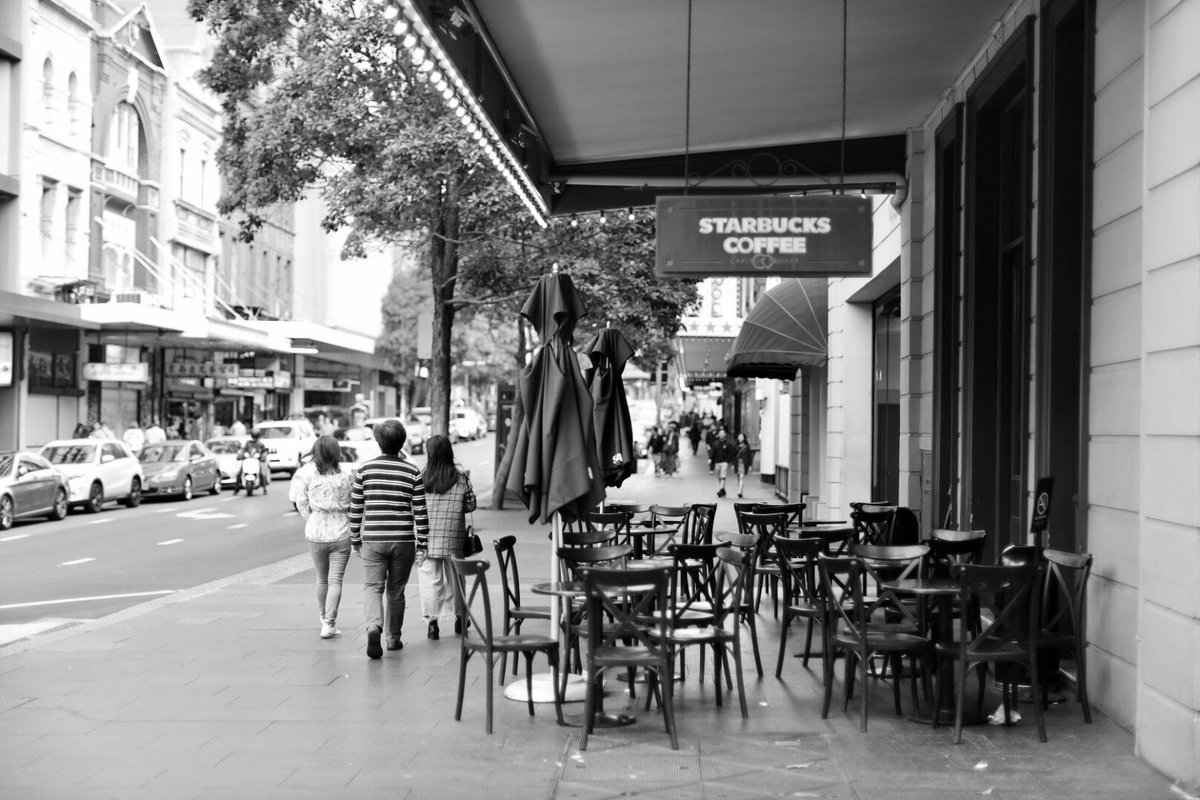 #starbucks 
#シドニー 
#オーストラリア 🇦🇺
#写真好きな人と繋がりたい 
#写真撮ってる人と繋がりたい 
#ファインダー越しの私の世界 
#eosr 
#ef50mmf12l 
#シドニー散歩 
#モノクロ