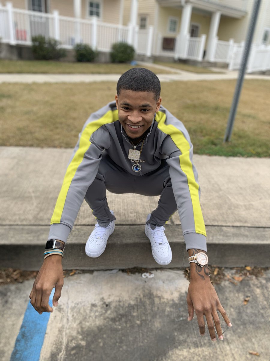 a1nigga3's tweet photo. Merry Christmas 🎄🎁 💯 https://t.co/DoSpjajeMK