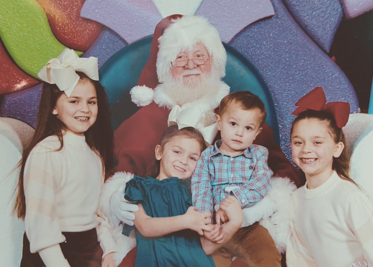JustinColeMoore's tweet photo. Merry Christmas y’all 🎄🎅🏽 https://t.co/kzRGbRuMXT