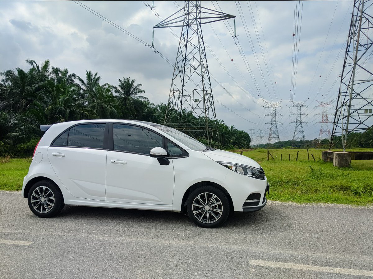 Adik aku baru beli IRIZ 2019. Sebab ada Myvi kat rumah dan dah drive Myvi baru 3rd generation banyak kali, aku nak review sikit.



Ringkasnya, kerjasama Proton dengan Geely buat IRIZ baru ni lebih baik dari Myvi kat 2 faktor penting : Safety & handling.