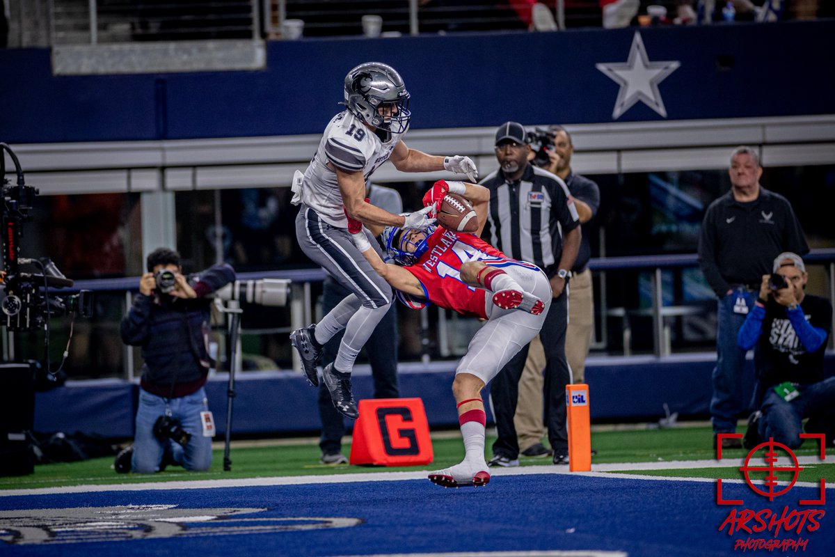 arshots's tweet photo. Westlake came out like the Air Force taking it to the skies dropping bombs all over the field. They did a tremendous job throwing and catching. 
📸@arshots📸
@WLChapFootball
@Westlake_Nation
@dctf 
@uiltexas 
#UILState
#txhsfb
#txhsfbplayoffs 
#arshots https://t.co/J9cW4TiqBh