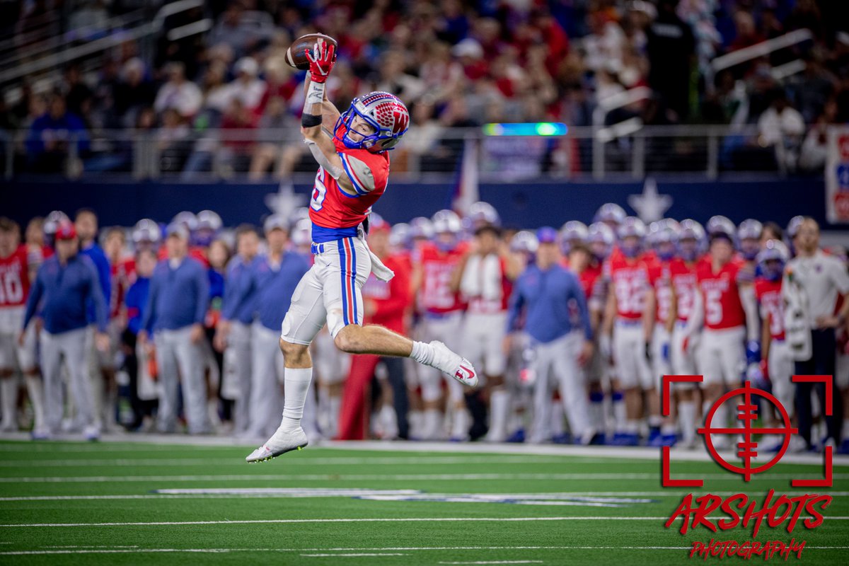 arshots's tweet photo. Westlake came out like the Air Force taking it to the skies dropping bombs all over the field. They did a tremendous job throwing and catching. 
📸@arshots📸
@WLChapFootball
@Westlake_Nation
@dctf 
@uiltexas 
#UILState
#txhsfb
#txhsfbplayoffs 
#arshots https://t.co/J9cW4TiqBh