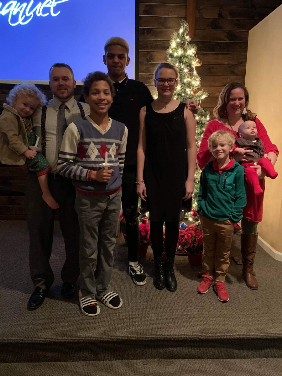 dreambigmomma's tweet photo. Merry Christmas from the Wentz Family @LeviWentz @DreamBigDad https://t.co/B8g2K1Jxpq